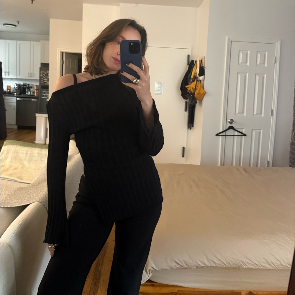 Off Shoulder Longsleeve from Dissh